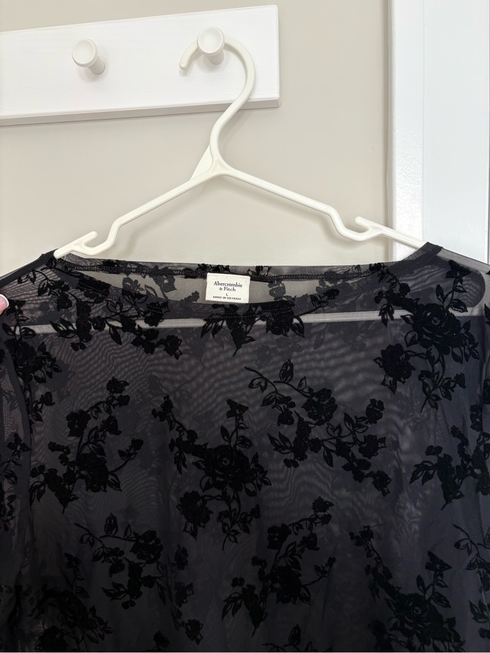 Abercrombie - Black Floral Mesh Long-Sleeve Top - Picture 4 of 5